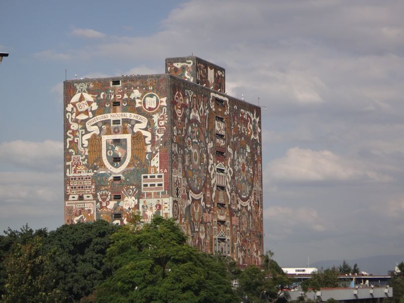 kunstvolles Gebäude an der Uni   